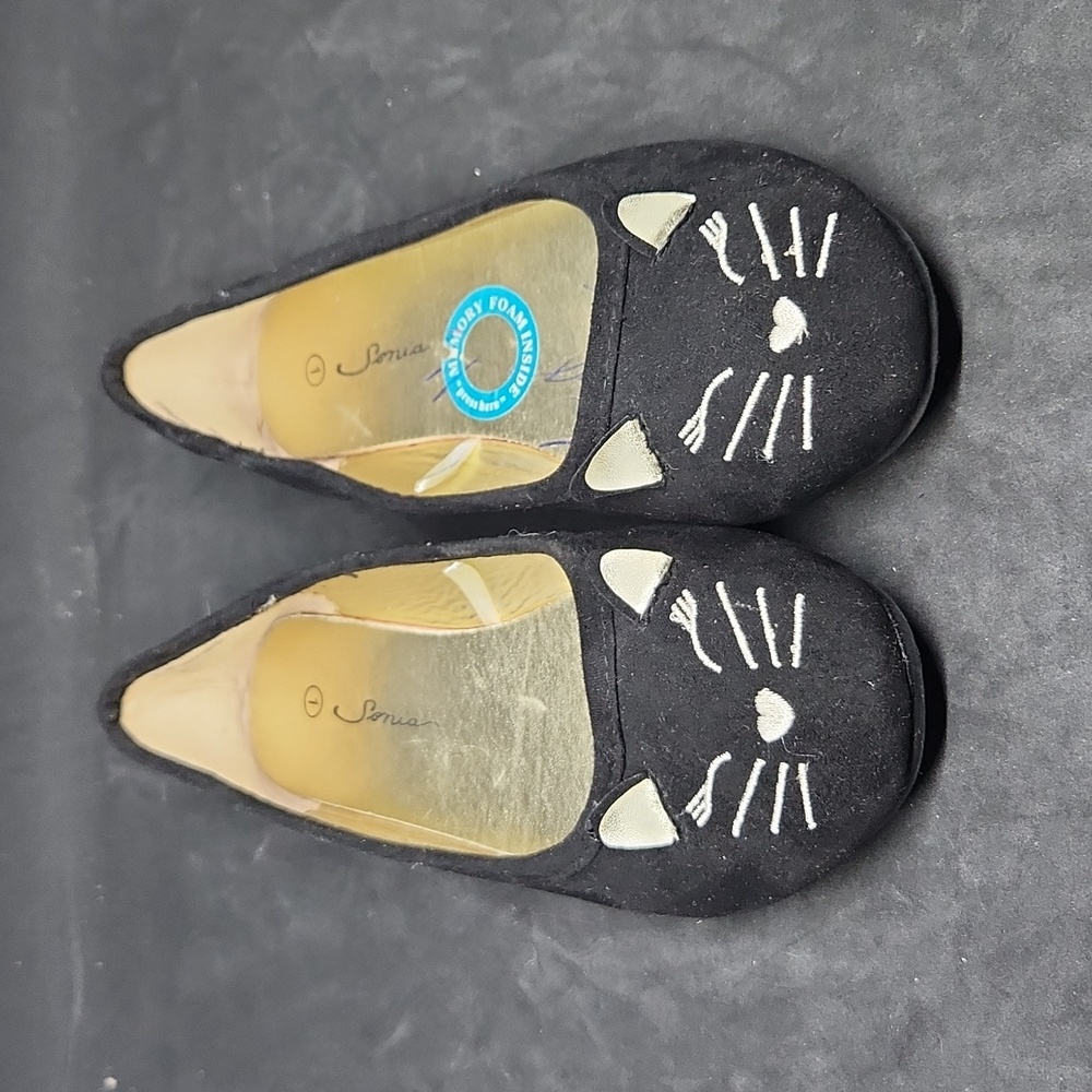 Sonia black cat flats